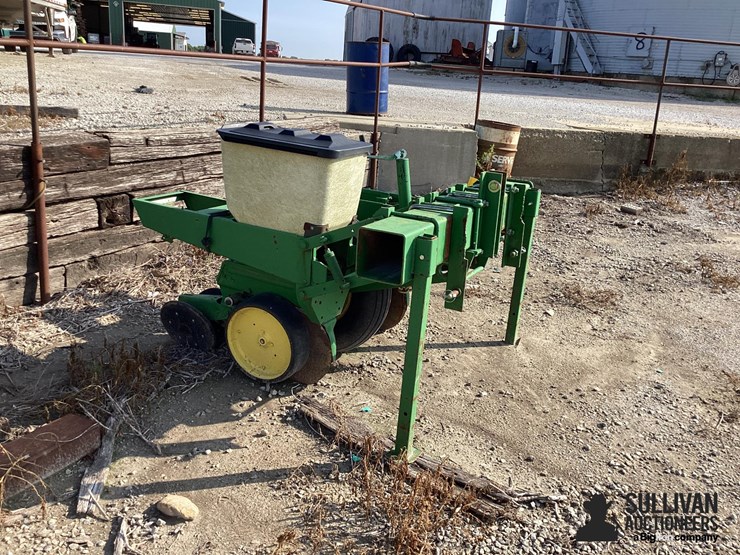 john-deere-2r30"-3-pt-planter-image-3