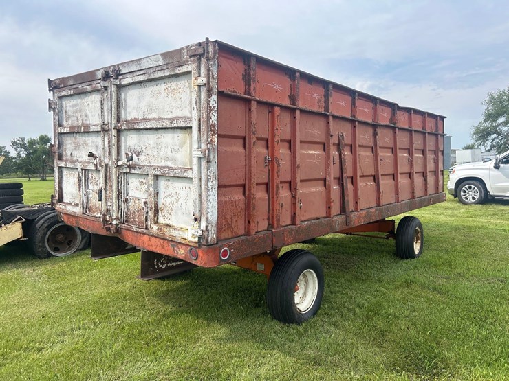 bradford-custom-grain-wagon-image-5