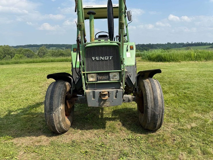 low-hour-fendt-306ls-with-loader-image-3