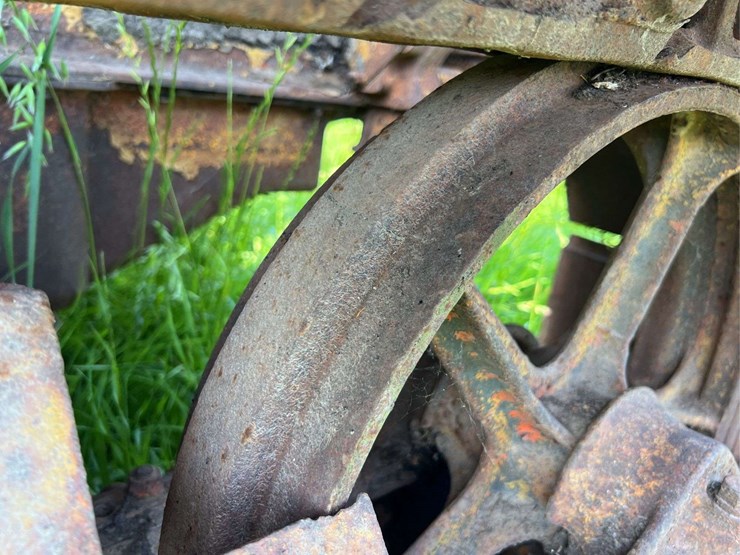 caterpillar-twenty-two-image-53
