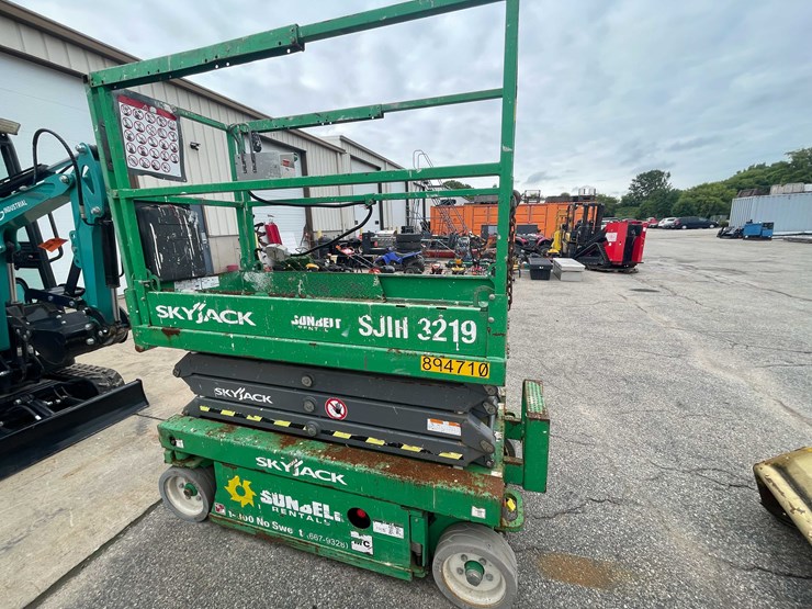 #1368-•-19'-scissor-lift-(o2)-image-3