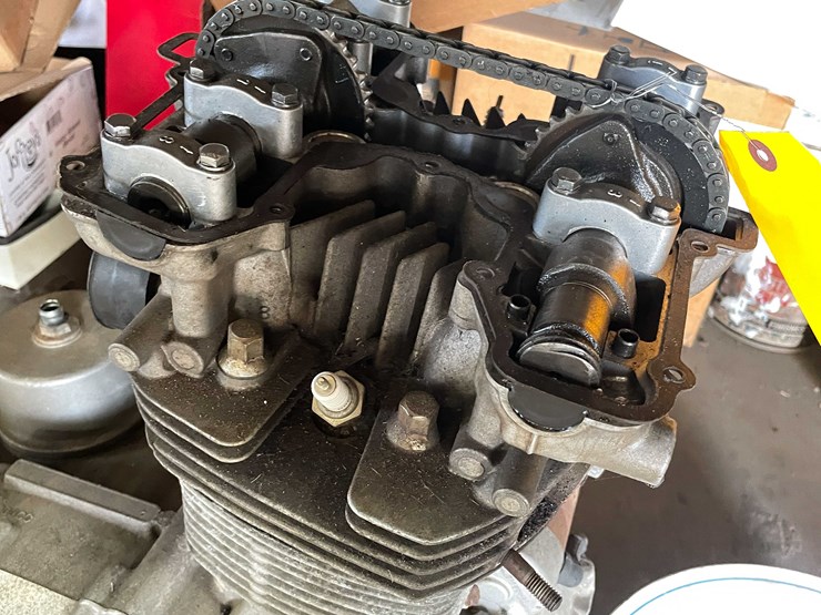 #2114-•-kawasaki-motorcycle-engine-(cw)-image-2