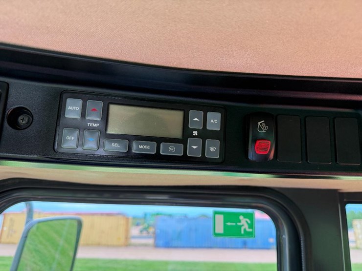 2017-doosan-dl220-5-image-56