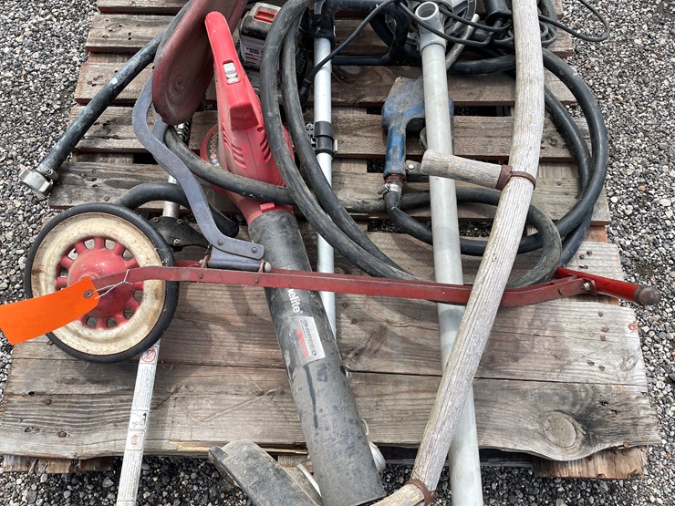 #6329-•-pallet-of-misc.-garden-tools-image-5