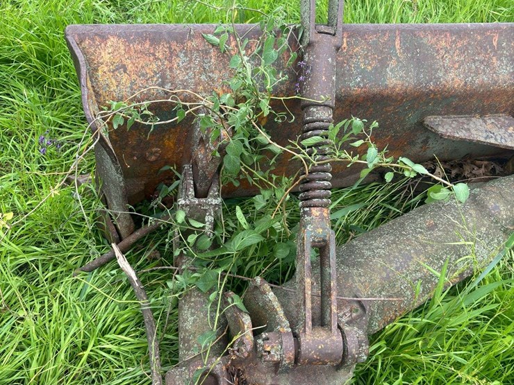 caterpillar-r5-crawler-and-blade-image-51