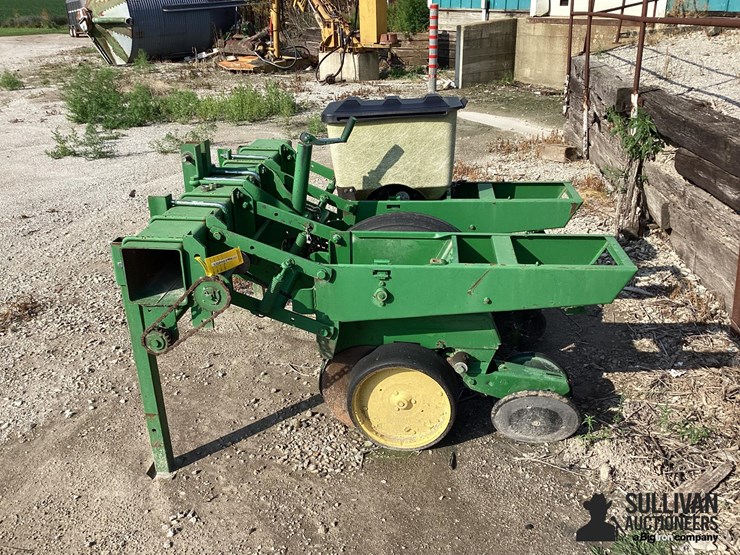 john-deere-2r30"-3-pt-planter-image-8