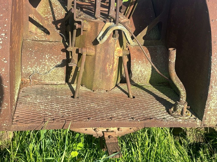 huber-4-cylinder-tractor-image-61