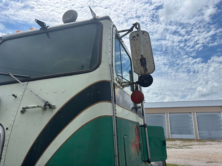 white-freightliner-cabover-semi-image-8
