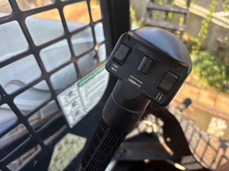 2019-bobcat-s570-image-11