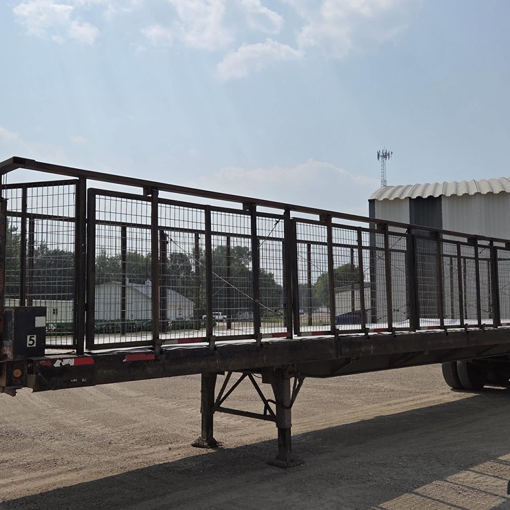 1980 Fontaine T/A Side Dump Sugar Beet Trailer