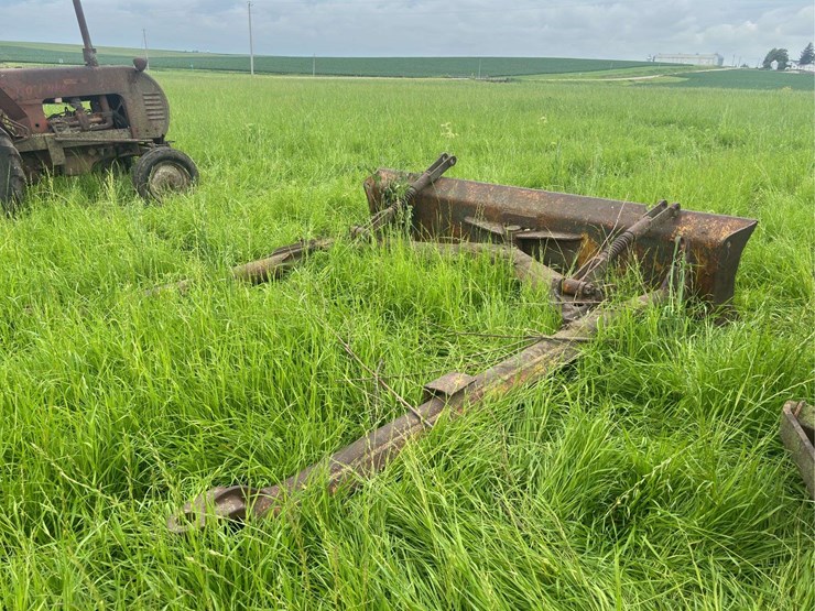 caterpillar-r5-crawler-and-blade-image-45