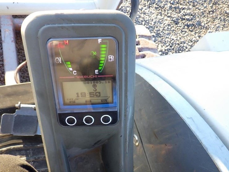 2019-takeuchi-tb260-image-31