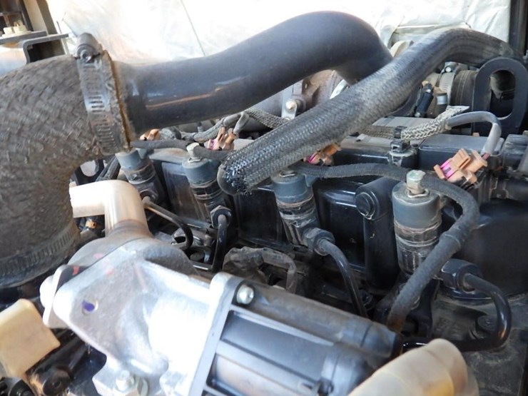 2019-takeuchi-tb260-image-21