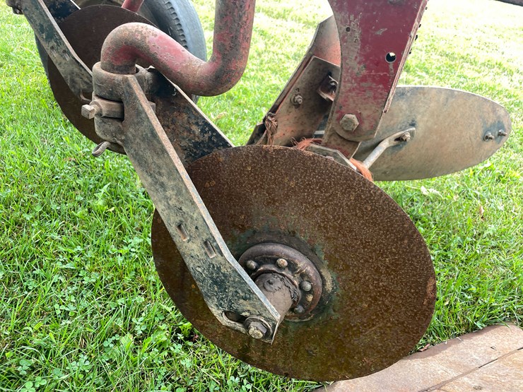 #7468-•-international-harvester-multi-bottom-plow-image-22
