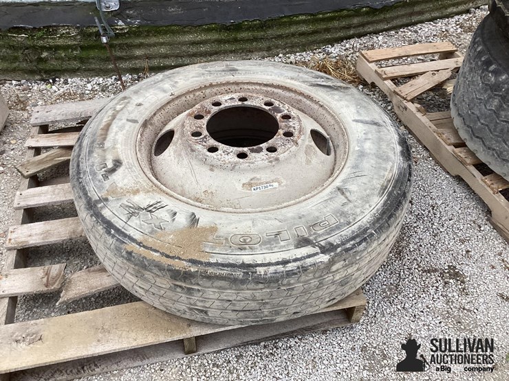 275/80r24.5-tire-&-rim-image-3