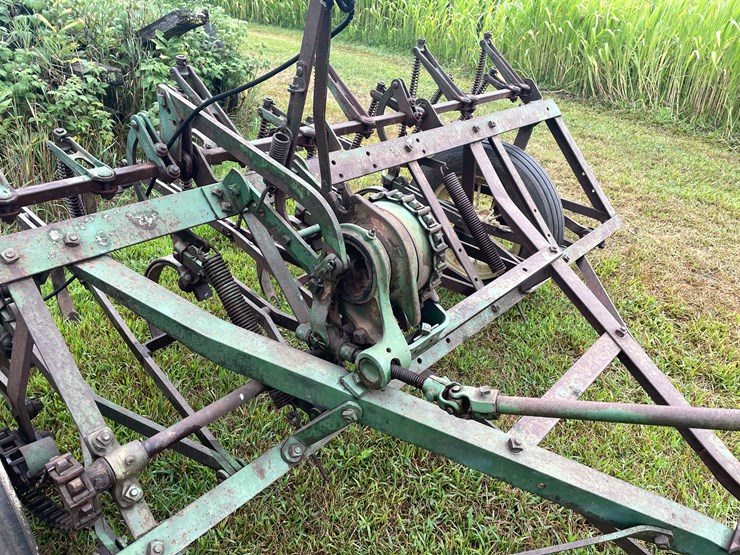 #7452-•-pull-behind-field-cultivator-image-11