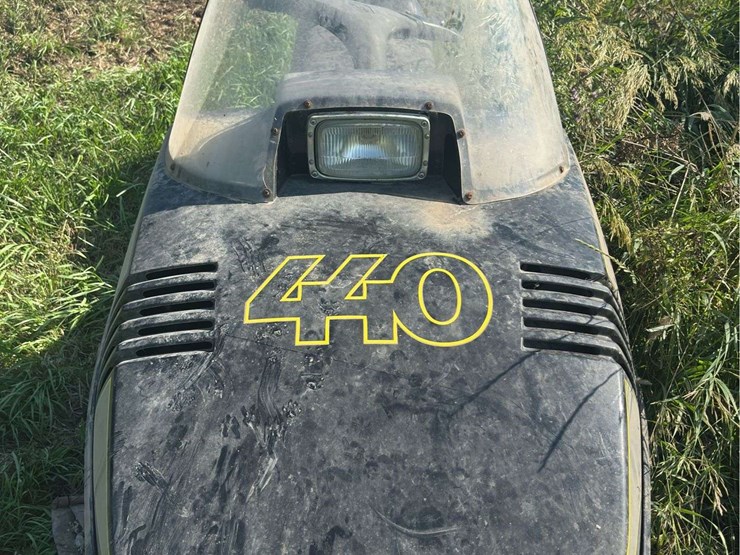 john-deere-440-liquifire-snow-mobile-image-12
