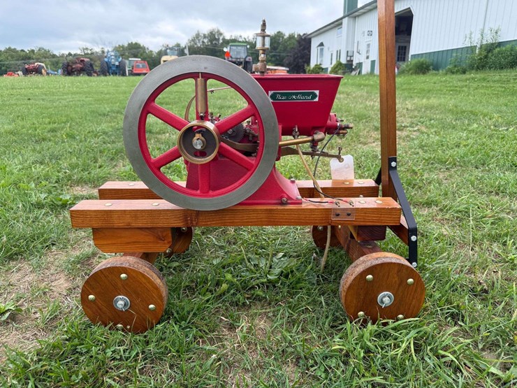 half-scale-new-holland-1.5hp-engine-image-6