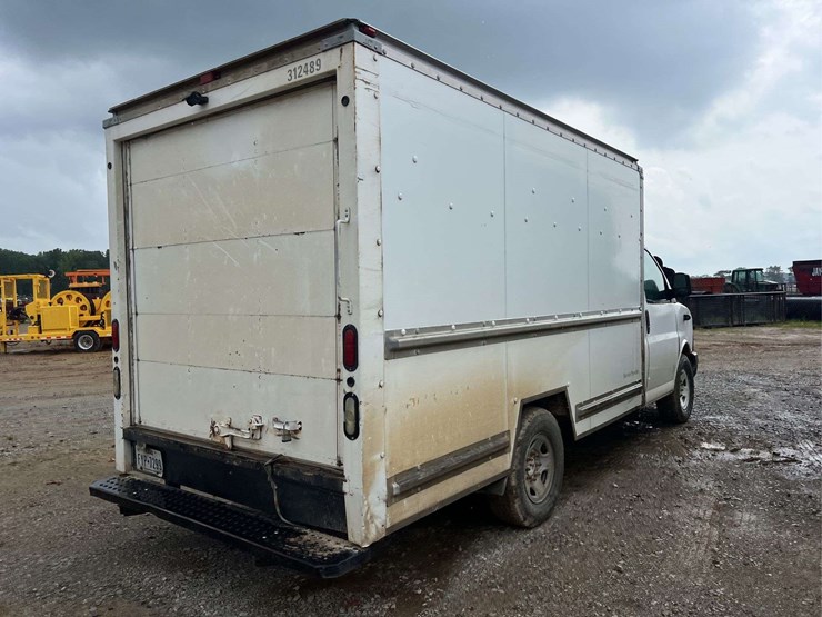2010-gmc-3500-image-4