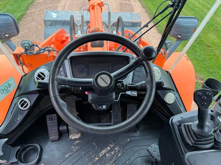 2017-doosan-dl220-5-image-53