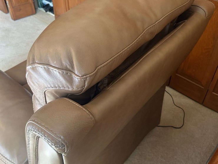 leather-recliner-image-6