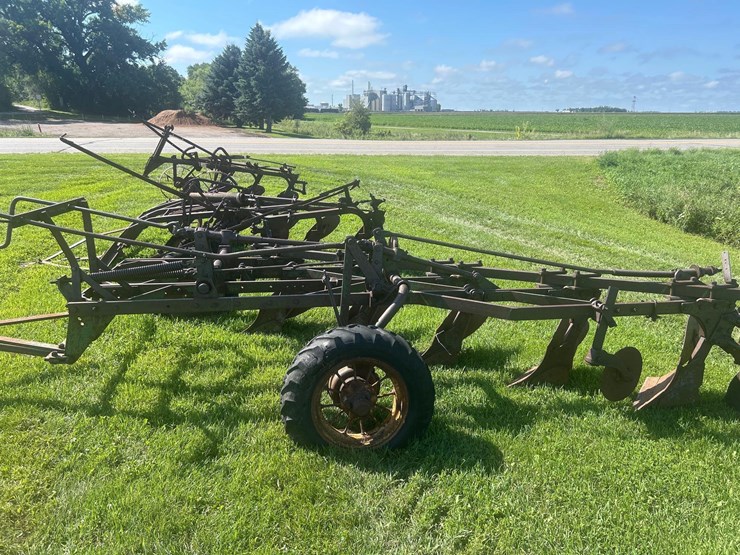 john-deere-plow-image-3