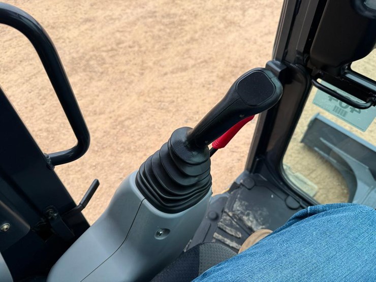 2021-deere-60g-image-59