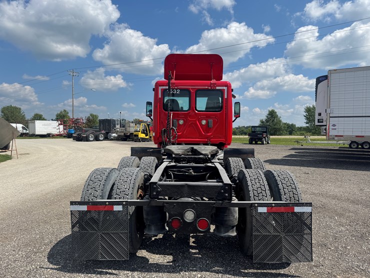 #6246-•-2011-freightliner-cascadia-semi-tractor-(has-wi-title)-image-58