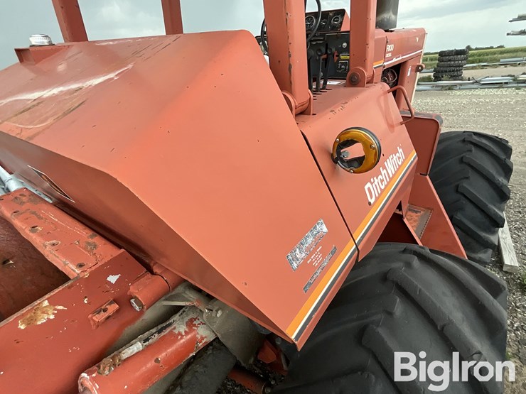 ditch-witch-r100-image-17