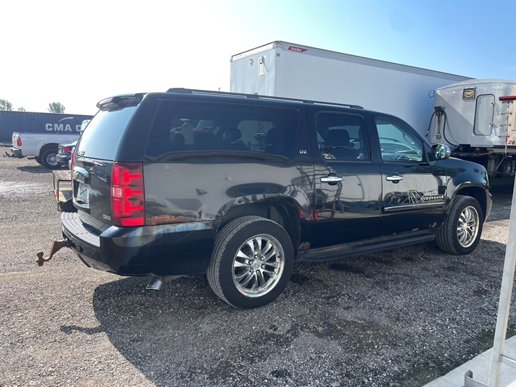 #6288-•-2008-chevy-suburban-(has-wi-title)-image-4