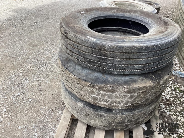 11r22.5-tires-&-rims-image-9