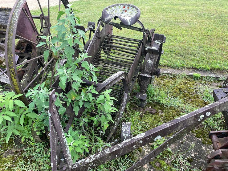 #7495-•-antique-horse-drawn-potato-digger-image-2