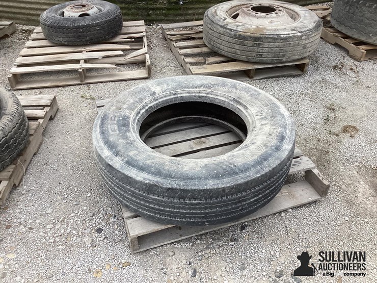 295/75r22.5-tire-image-3