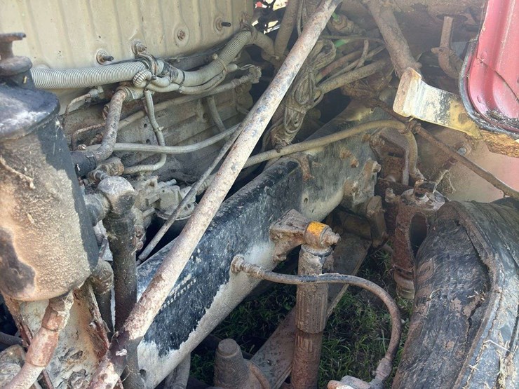 freightliner-semi-with-cummins-engine-image-81