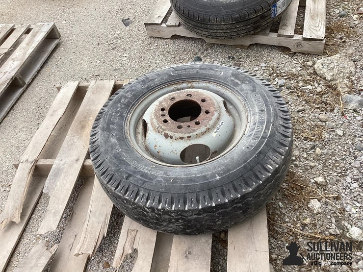 9.5-16.5-tires-&-rims-image-3