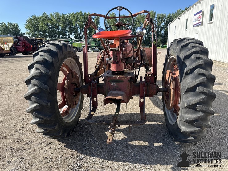 1940-farmall-h-2wd-tractor-w/hyd-loader-&-trip-bucket-image-6