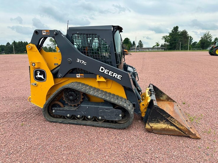 2020-deere-317g-image-3