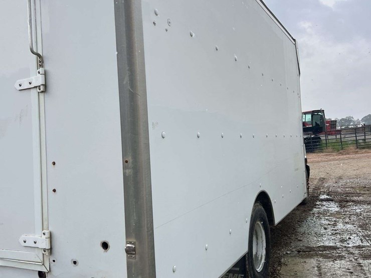 2013-gmc-3500-image-14