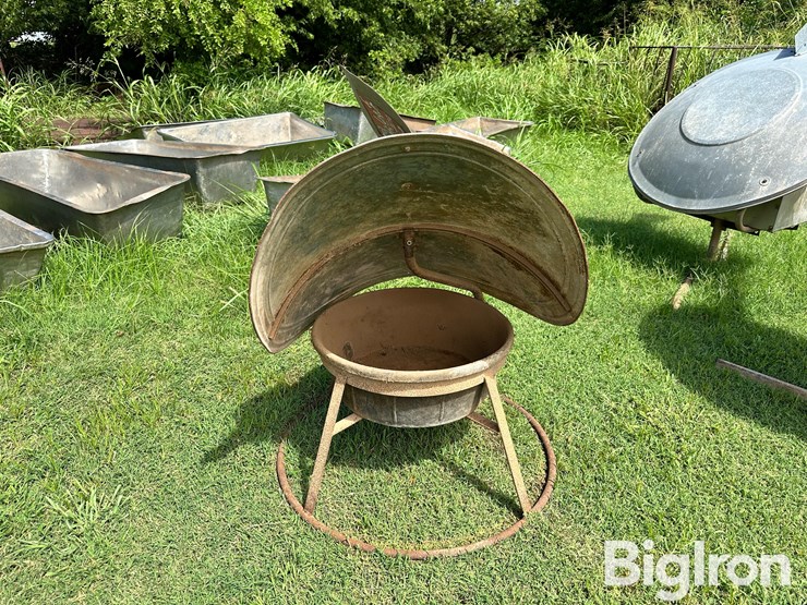 hiebert’s-all-weather-mineral-feeder-image-2