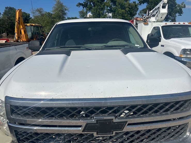 2011-chevy-2500-ext-cab-4x4-pickup-image-8
