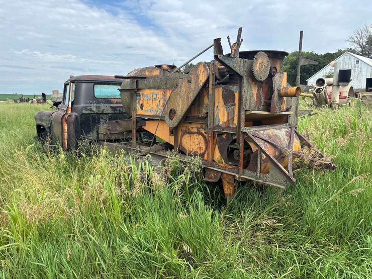 chevy-400-truck-with-minneapolis-moline-corn-sheller-image-7
