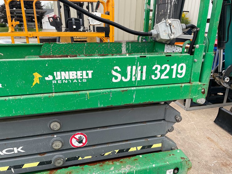 #1368-•-19'-scissor-lift-(o2)-image-29