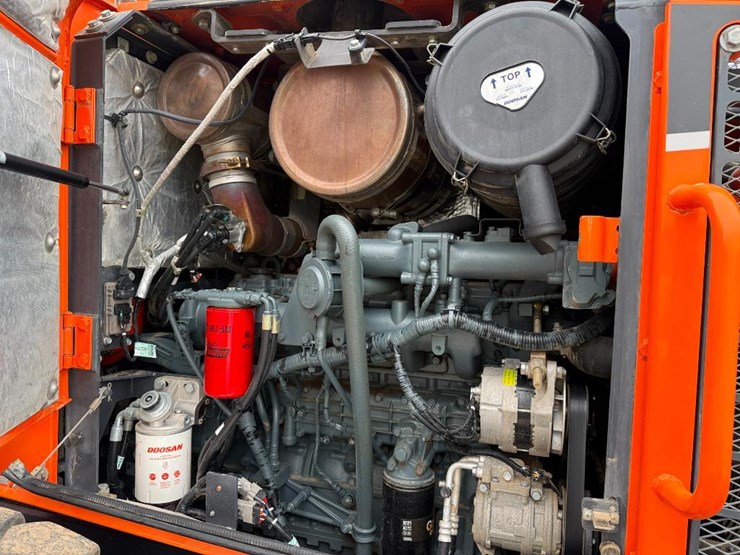 2017-doosan-dl220-5-image-43