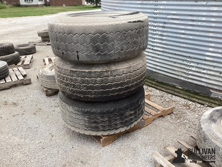 65r22.5-tires-&-rims-image-1
