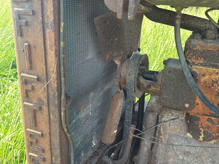 caterpillar-fifteen-crawler-image-24