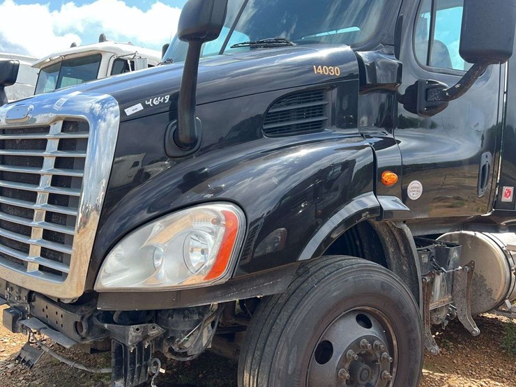 2015-freightliner-s/a-daycab-truck-*inop-image-10