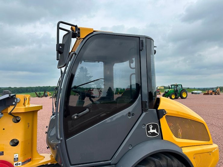 2017-deere-304l-image-18