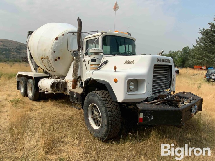 1996-mack-dm600sx-t/a-transit-mixer-truck-image-3