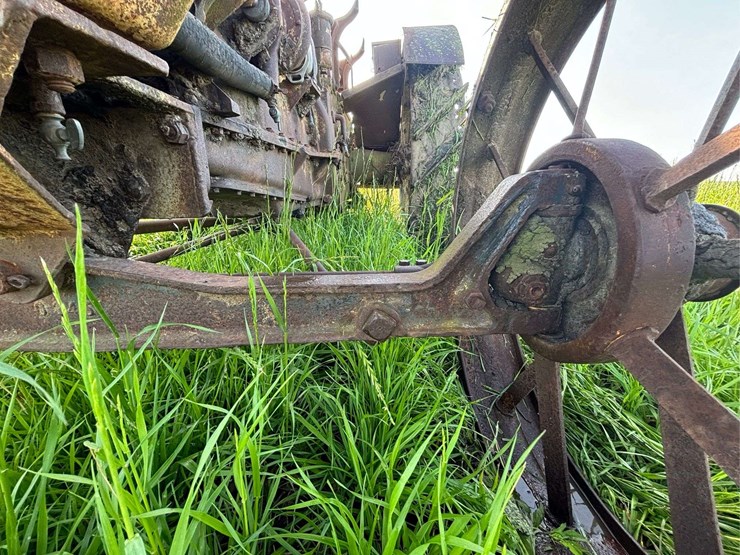 huber-4-cylinder-tractor-image-18