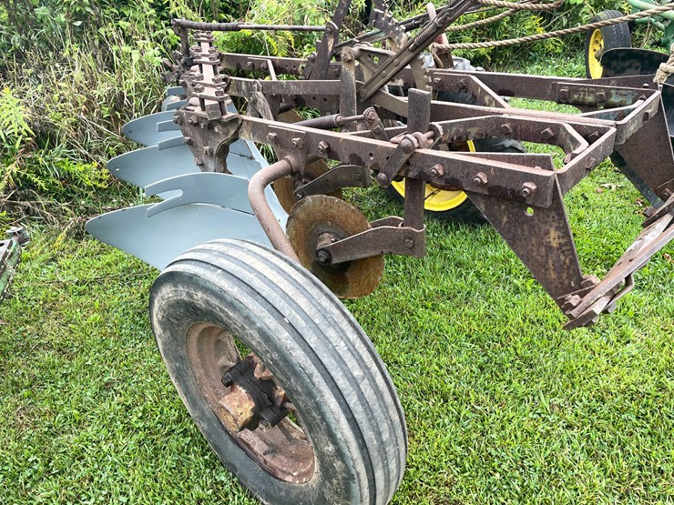 #7465-•-john-deere-3-bottom-plow-image-10